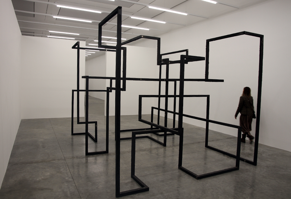 antony-gormley-fit-sculptures-white-cube-designboomg03