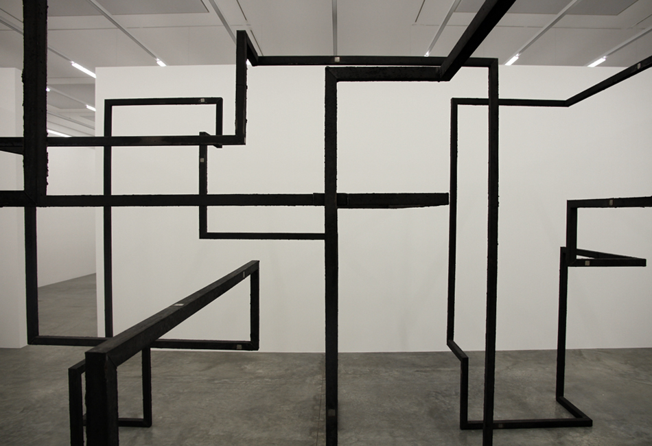 antony-gormley-fit-sculptures-white-cube-designboomg04