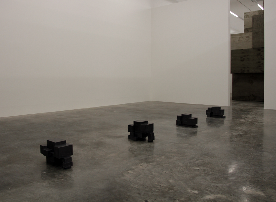 antony-gormley-fit-sculptures-white-cube-designboomg07