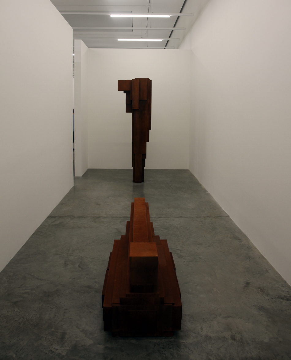 antony-gormley-fit-sculptures-white-cube-designboomg08