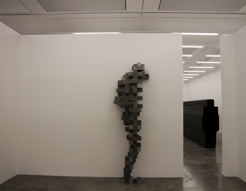 antony-gormley-fit-sculptures-white-cube-designboomg10