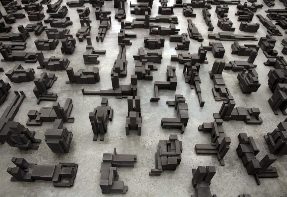antony-gormley-fit-sculptures-white-cube-designboomg16