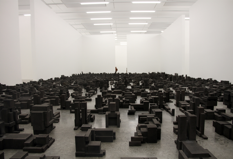antony-gormley-fit-sculptures-white-cube-designboomg17
