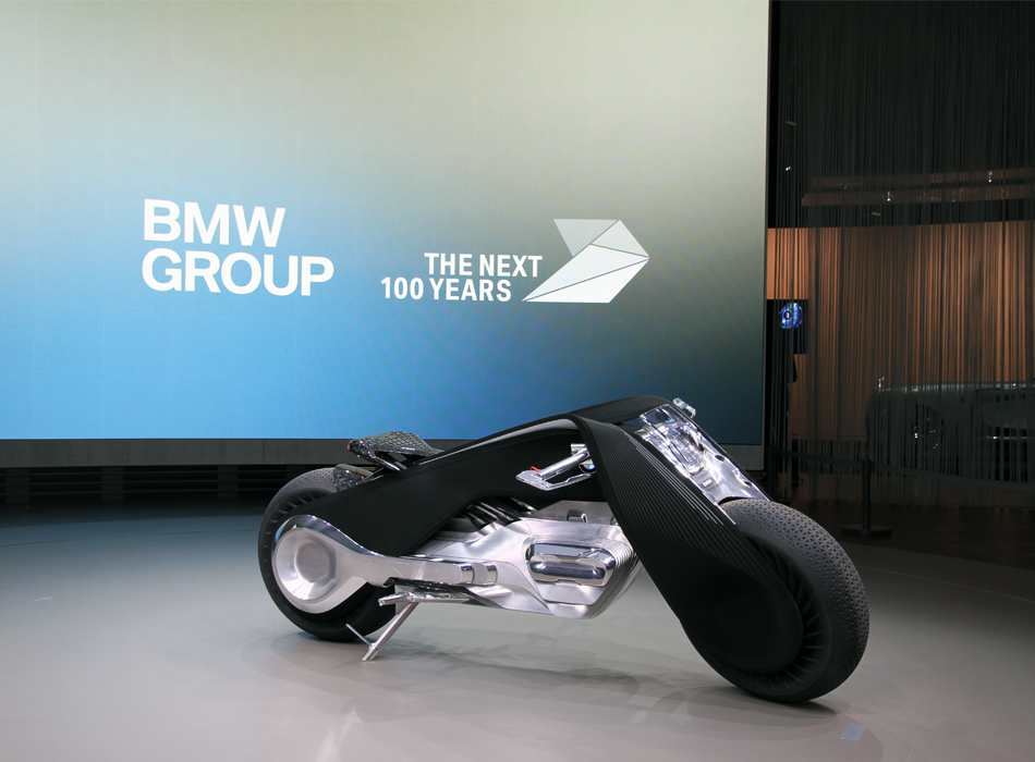 autonomous and fully connected BMW VISION NEXT 100 motorcycle