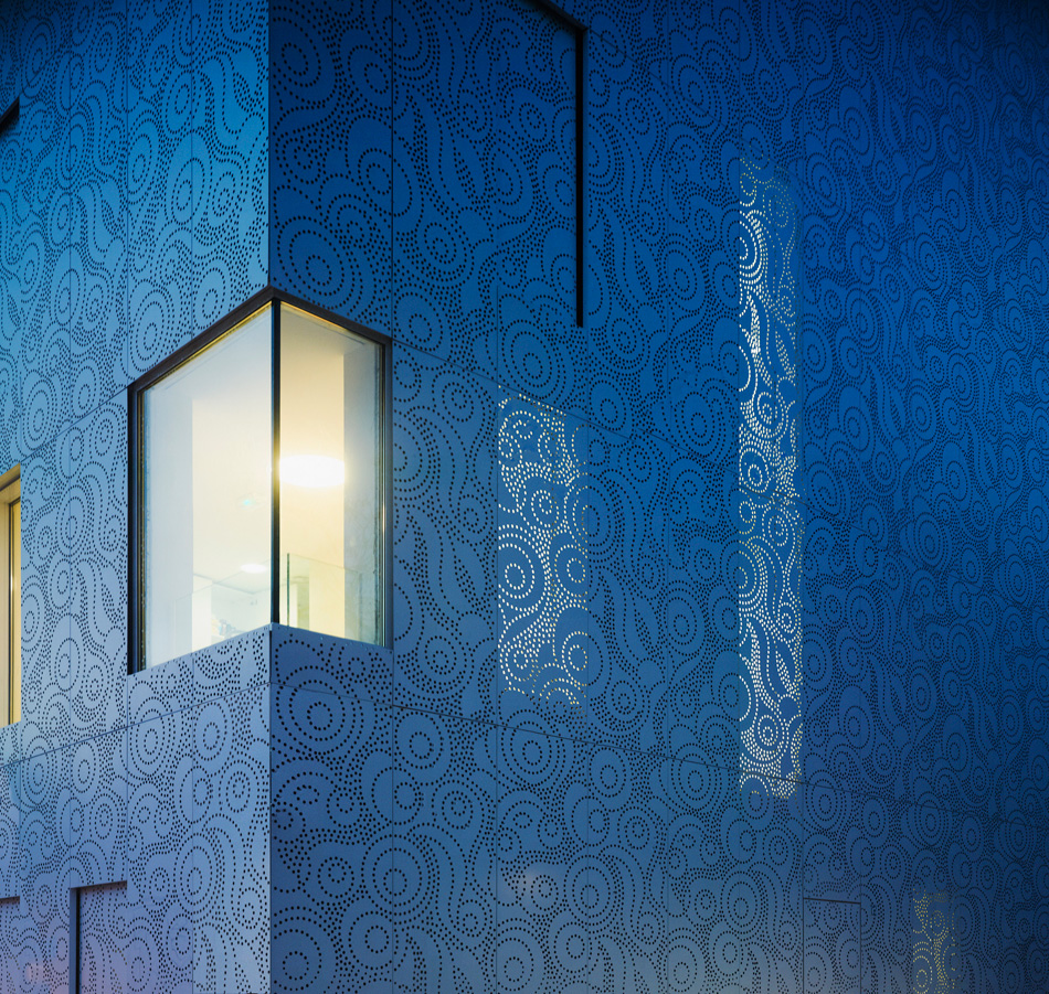 avenier & cornejo architectes creche des orteaux kindergarten nursery paris designboom