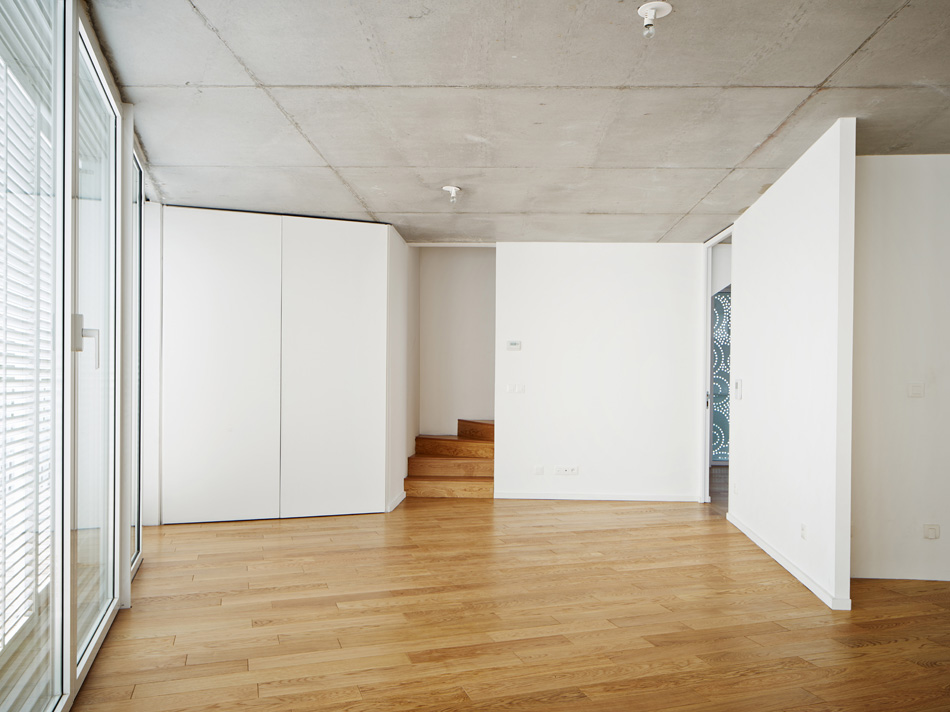 avenier & cornejo architectes creche des orteaux kindergarten nursery paris designboom