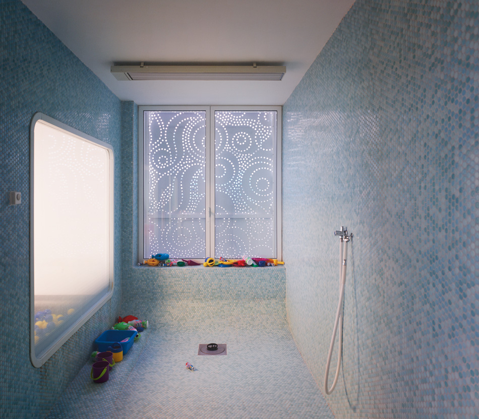 avenier & cornejo architectes creche des orteaux kindergarten nursery paris designboom