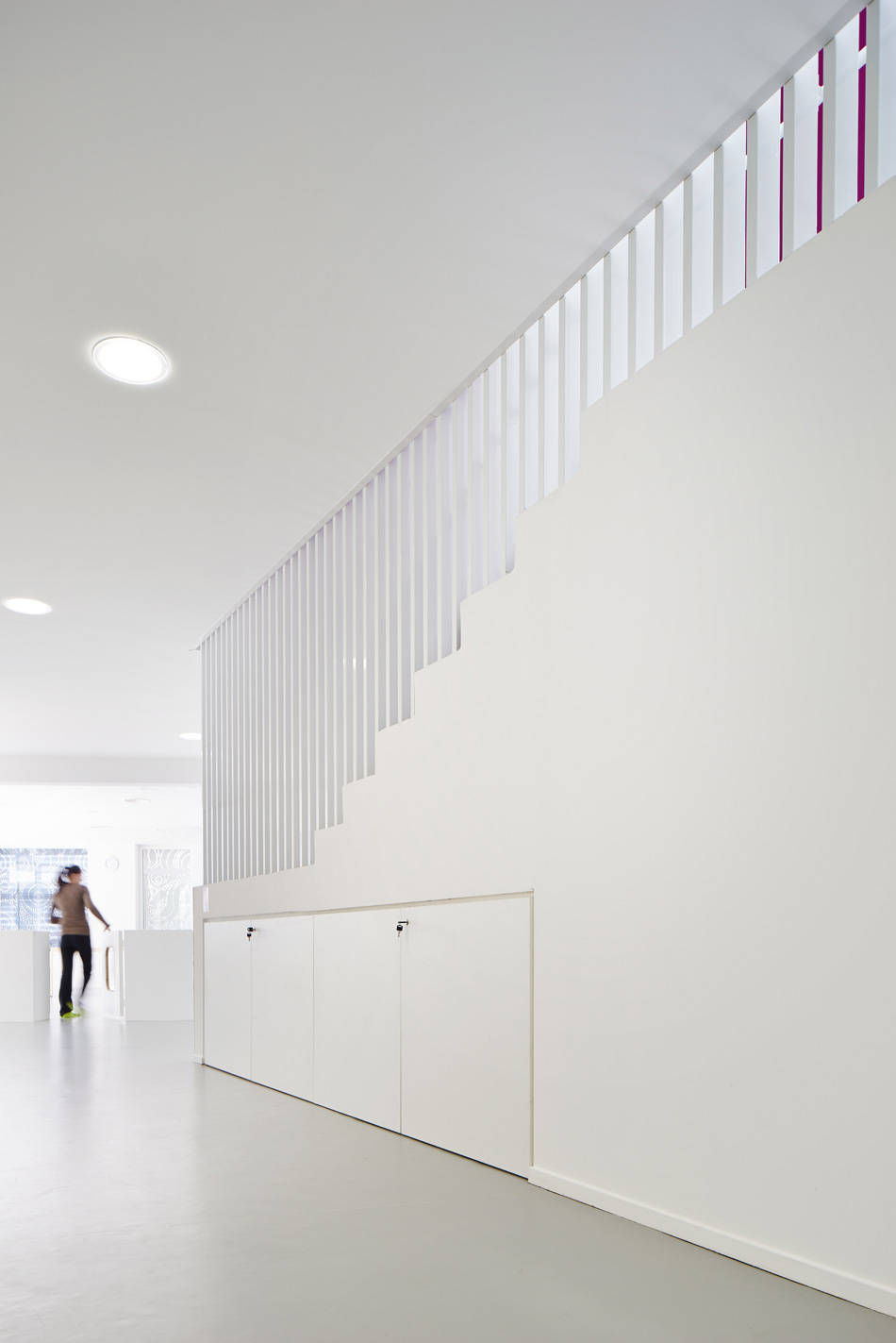 avenier & cornejo architectes creche des orteaux kindergarten nursery paris designboom