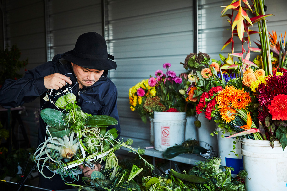 azuma makoto launches flowers into the stratosphere and documents the journey designboom
