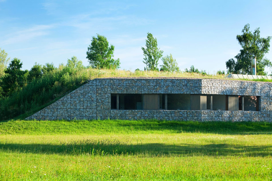 basarch: hunting lodge on a game preserve