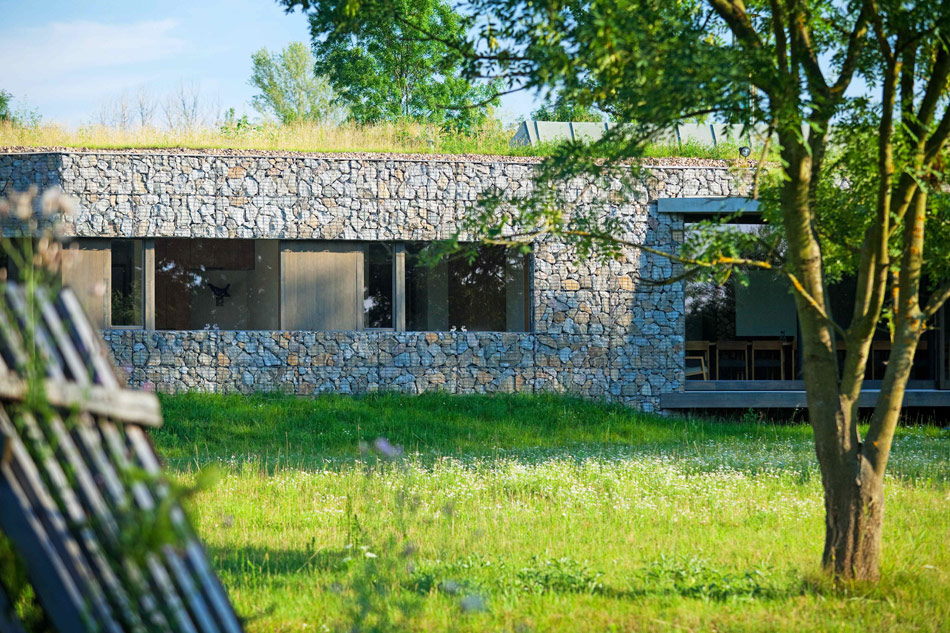 basarch: hunting lodge on a game preserve