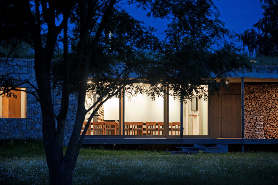 basarch: hunting lodge on a game preserve