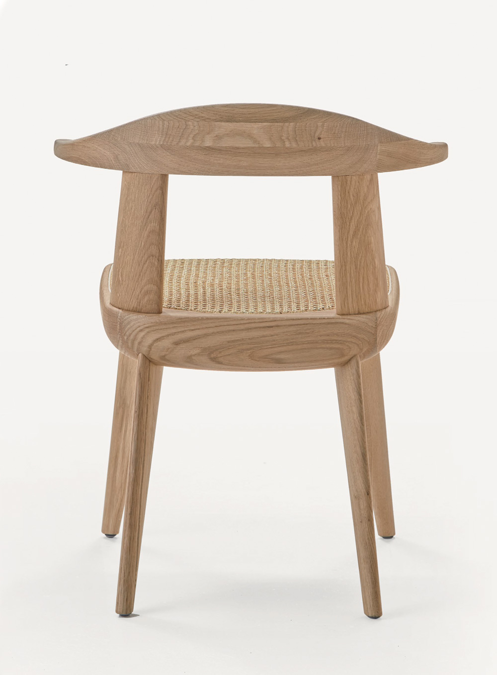 bassamfellows-brutus-chair-plays-on-modernist-architecture-brutalism-designboom-2