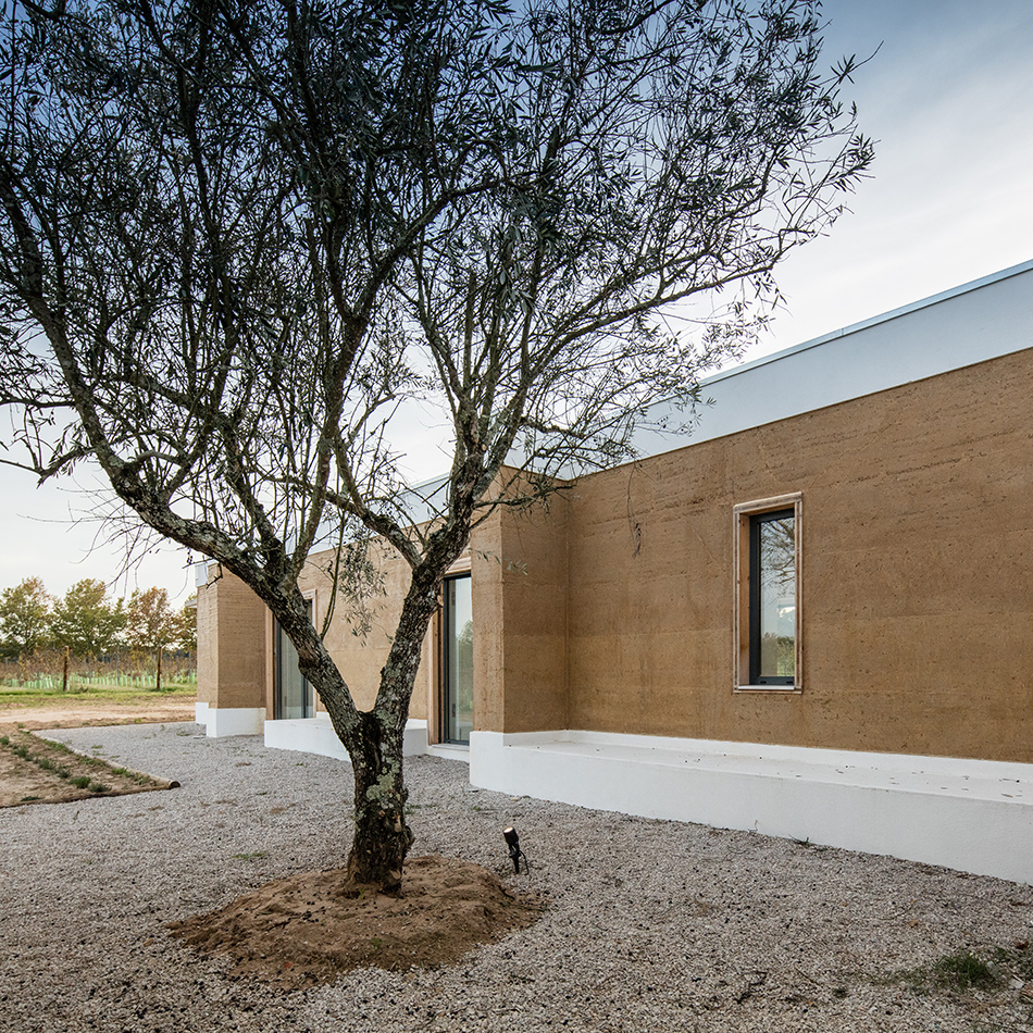 blaanc vinyard house casa da vinha montijo portugal designboom
