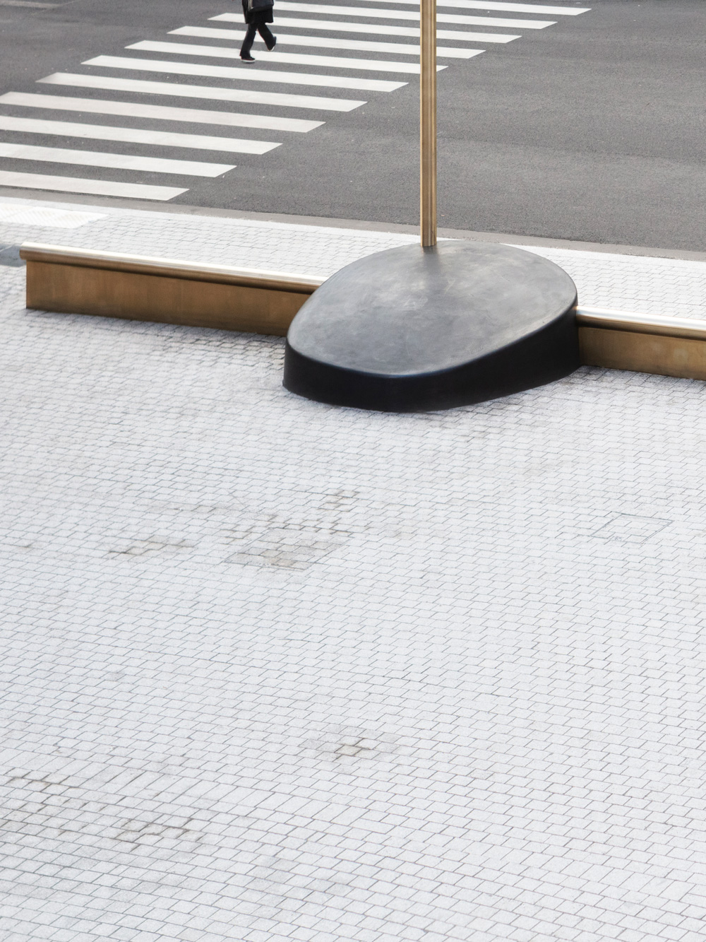 ronan-and-erwan-bouroullec-public-square-and-furnishings-bourse-de-commerce-pinault-collection-museum-paris-designboom-m