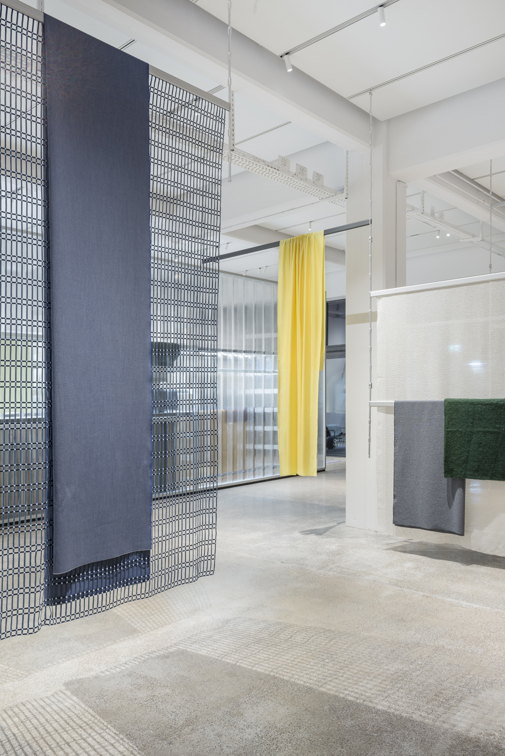 ronan-and-erwan-bouroullec-kvadrat-showroom-copenhagen-fabric-designboom-8