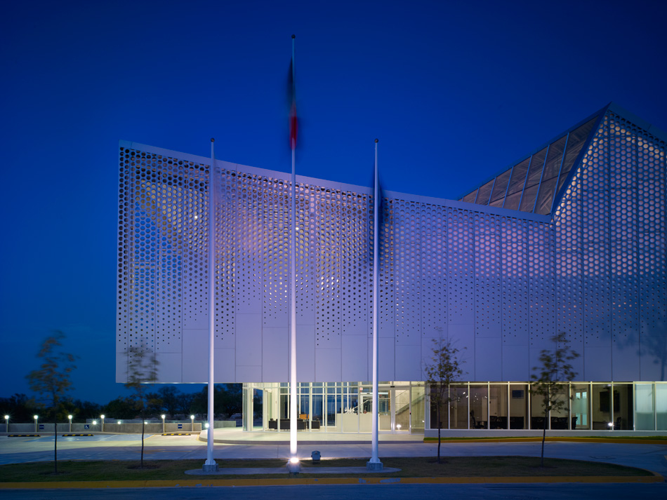 brooks + scarpa: metalsa center for manufacturing innovation