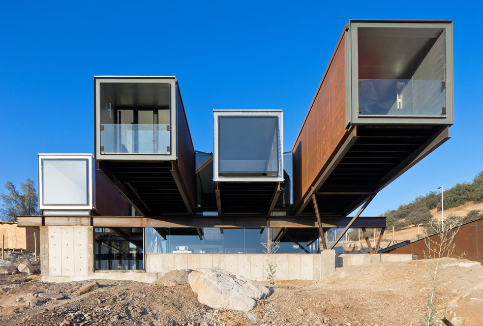 casa oruga/ caterpillar house by sebastian irarrazaval 