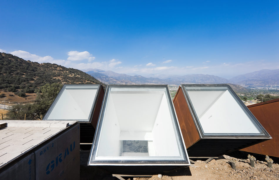 casa oruga/ caterpillar house by sebastian irarrazaval 