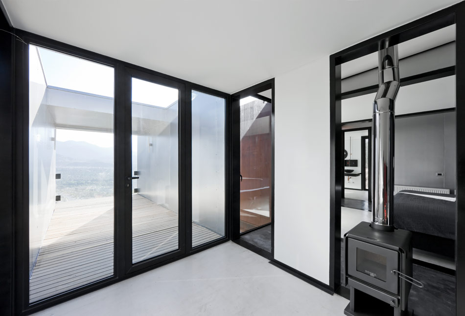 casa oruga/ caterpillar house by sebastian irarrazaval 