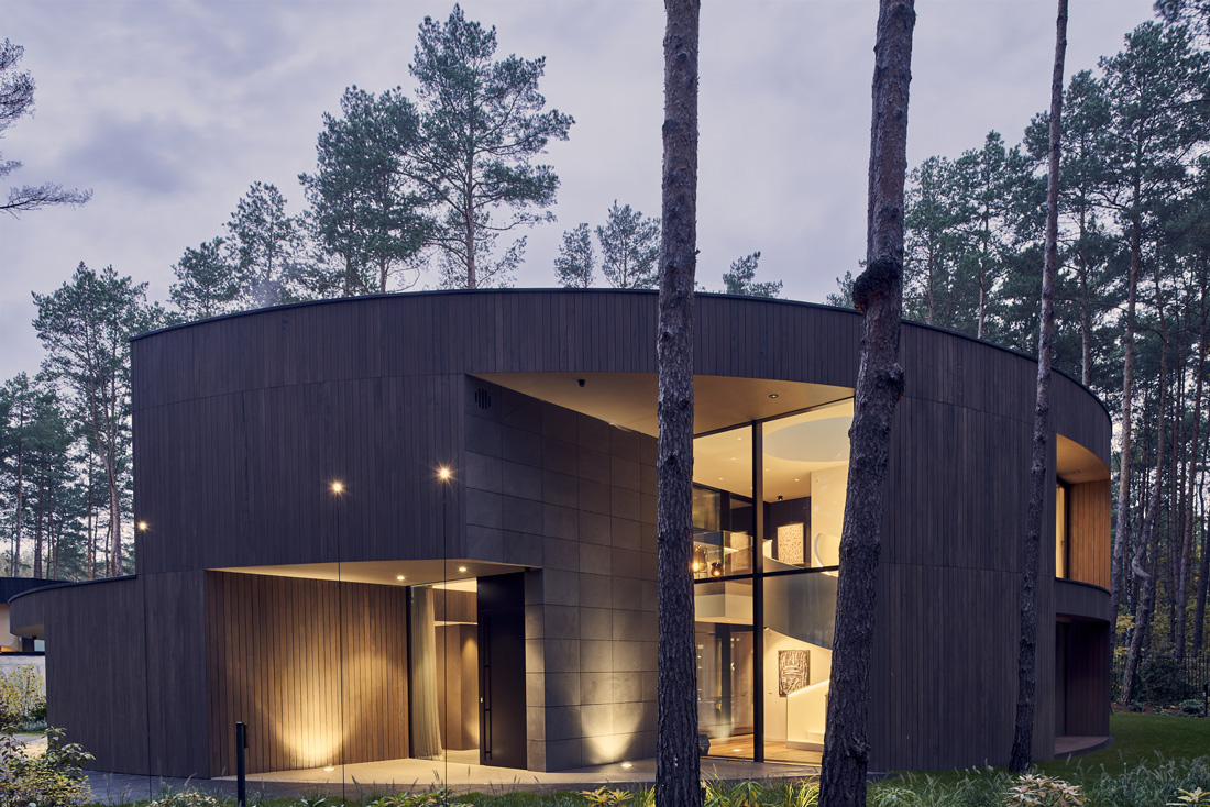circle-wood-house-przemyslaw-olczyk-mobius-architekci-poland-designboom-f