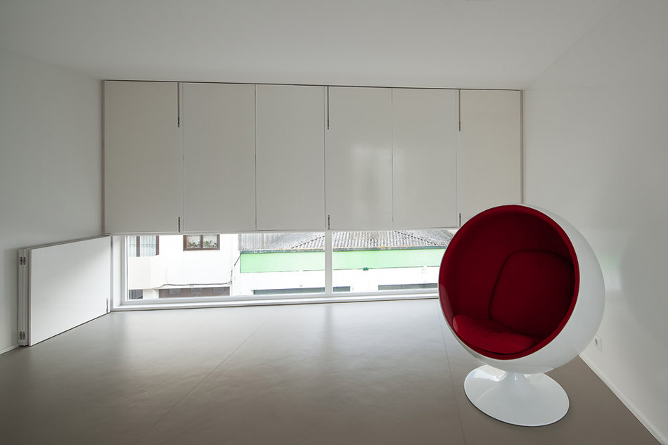 claudia monteiro vitor oliveira architects house lindo vale porto portugal designboom
