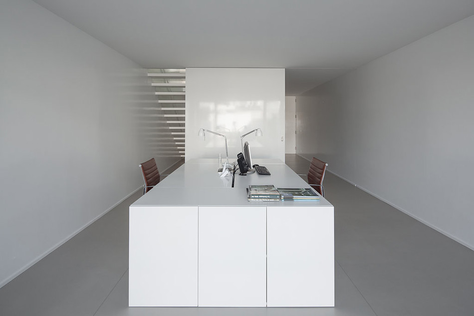 claudia monteiro vitor oliveira architects house lindo vale porto portugal designboom