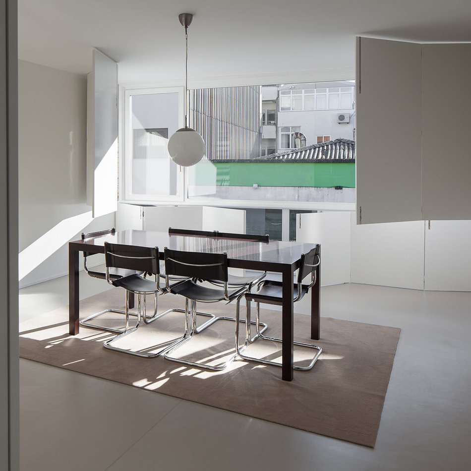 claudia monteiro vitor oliveira architects house lindo vale porto portugal designboom