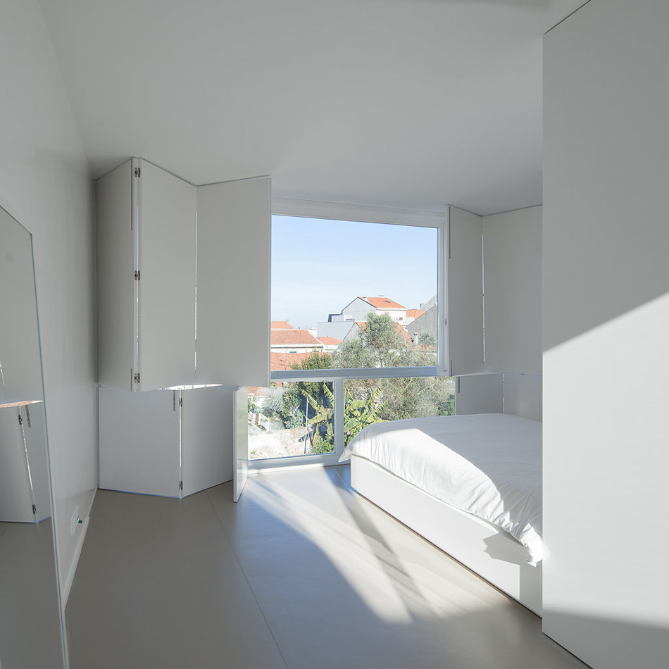 claudia monteiro vitor oliveira architects house lindo vale porto portugal designboom