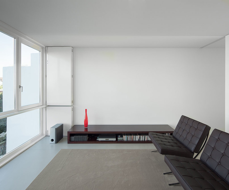 claudia monteiro vitor oliveira architects house lindo vale porto portugal designboom