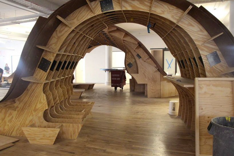 clive wilkinson designs undulating desk for the barbarian group