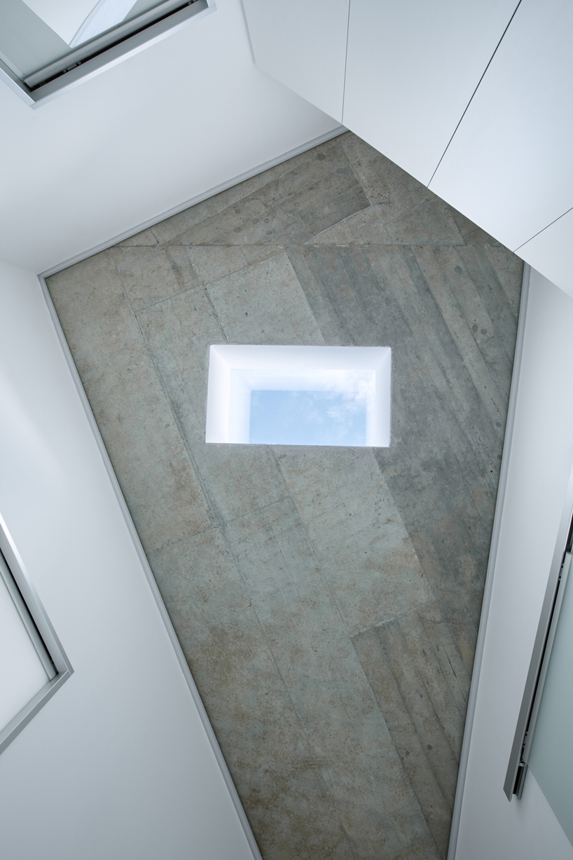 coll-coll-villa-sophia-prague-designboom-15