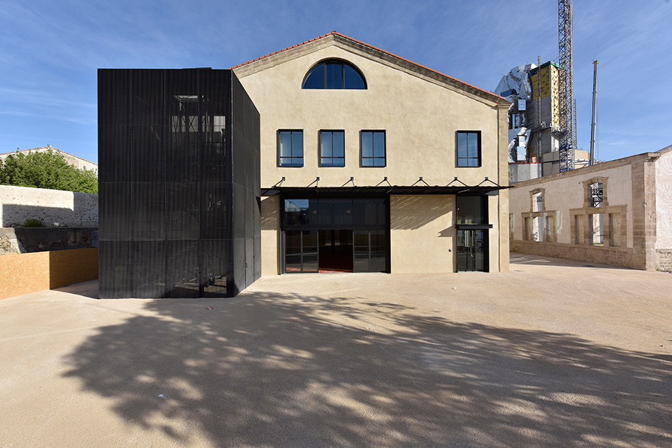 construction continues on frank gehry's aluminum-clad LUMA arles tower designboom
