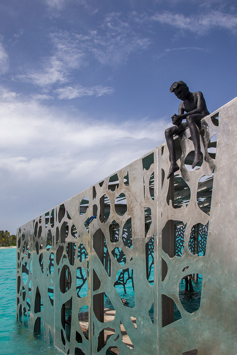 jason-decaires-taylor-coralarium-fairmont-maldives-sirru-fen-fushi-underwater-art-museum-designboom-13