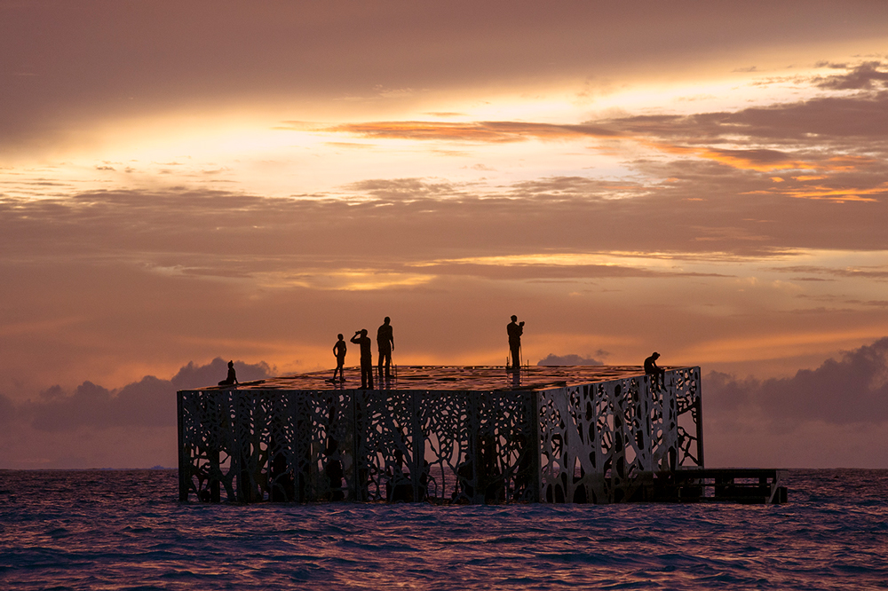 jason-decaires-taylor-coralarium-fairmont-maldives-sirru-fen-fushi-underwater-art-museum-designboom-4