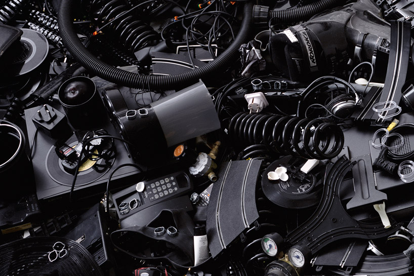 dan-tobin-smith-the-first-law-of-kipple-designboom-05