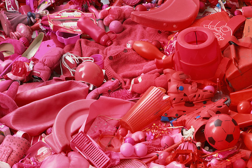 dan-tobin-smith-the-first-law-of-kipple-designboom-11