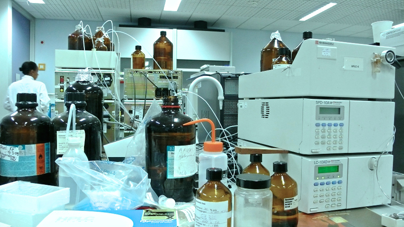 diddo-creates-a-life-sized-human-skull-out-of-street-cocaine-designboom-12