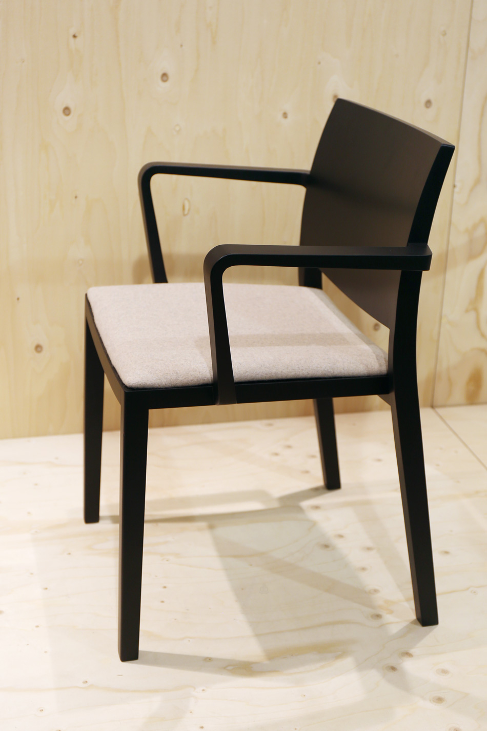 duos chair by jasper morrison for andreu world designboom