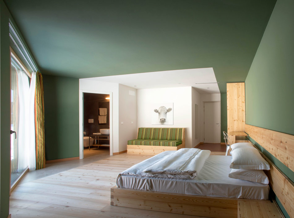 elasticospa: slow horse hotel, italy