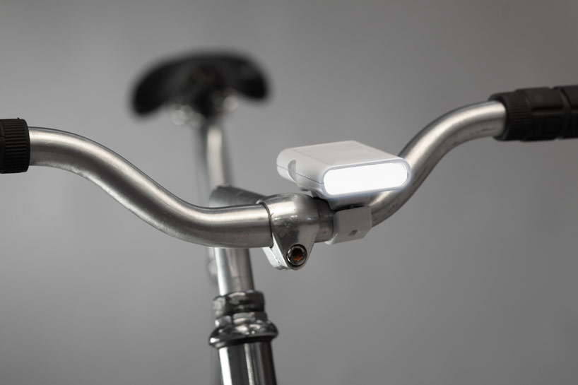 flykly smart wheel turns ordinary bikes into electric cruisers