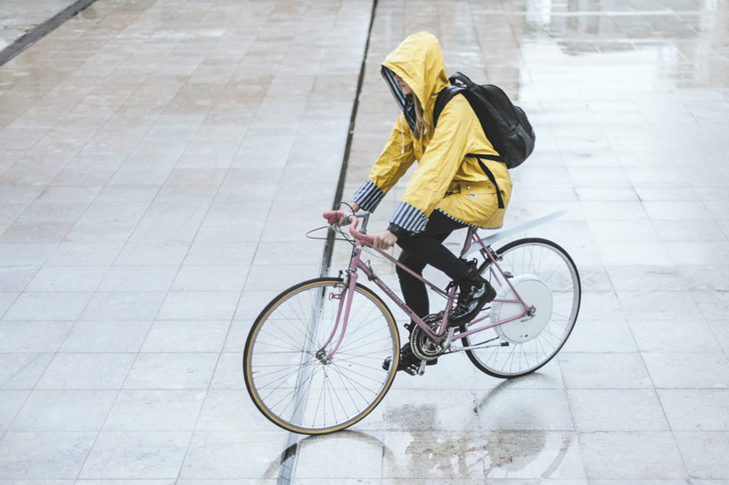 flykly smart wheel turns ordinary bikes into electric cruisers