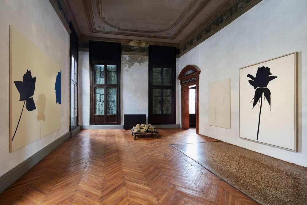 fondazione-prada-jannis-kounellis-retrospective-venice-art-biennale-designboom-14