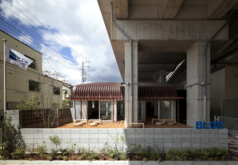 framedesign co blue tamagawa outdoor fitness club railway tokyo designboom