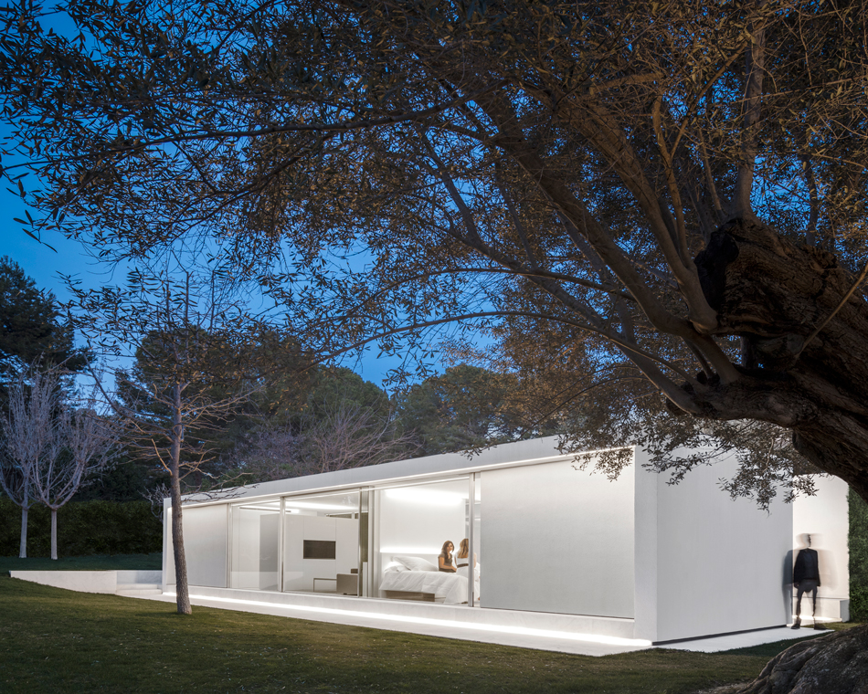 fran silvestre arquitectos adds 'guest pavilion' to valencia house