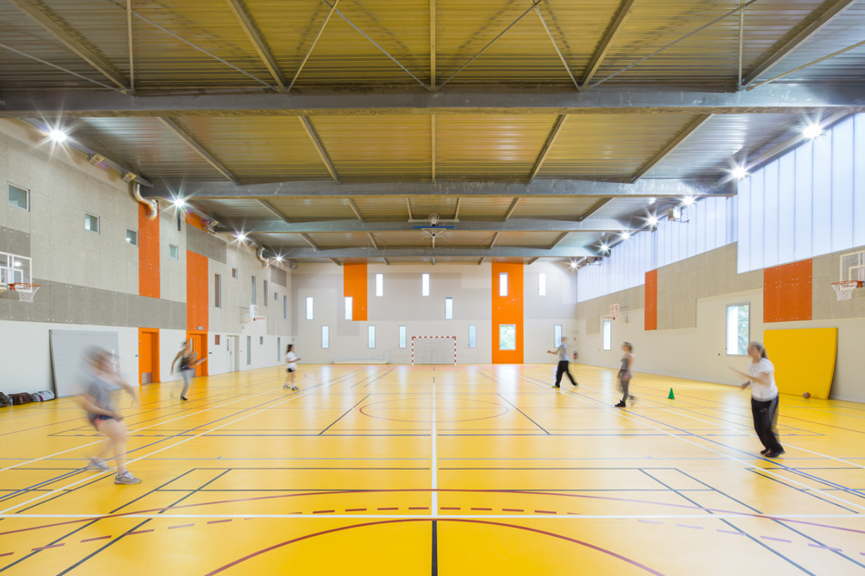 gaelle peneau architectes associes clignancourt centre designboom