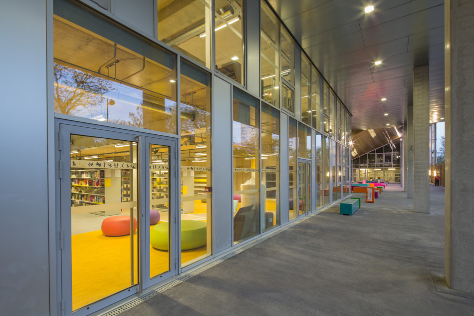 gaelle peneau architectes associes clignancourt centre designboom