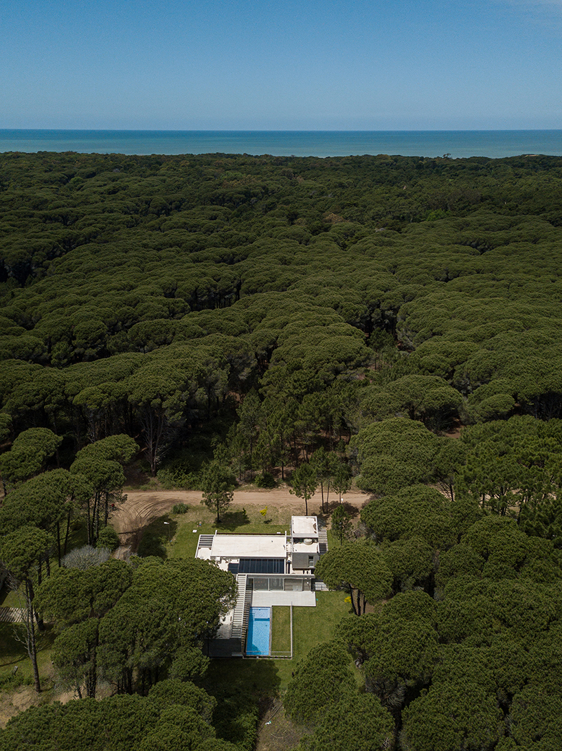 scale-like-concrete-facade-dwelling-horizontality-argentina-estudio-galera-designboom-a