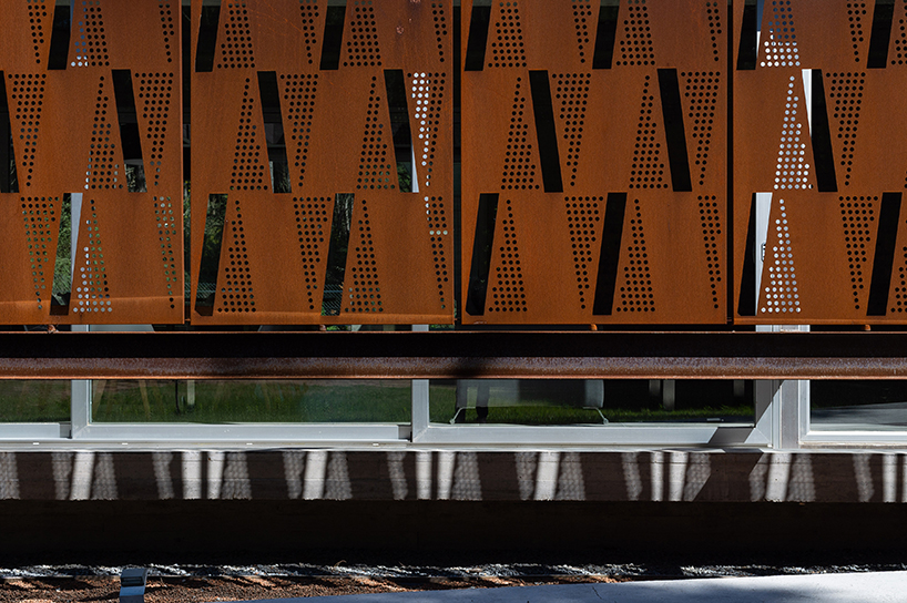 scale-like-concrete-facade-dwelling-horizontality-argentina-estudio-galera-designboom-b