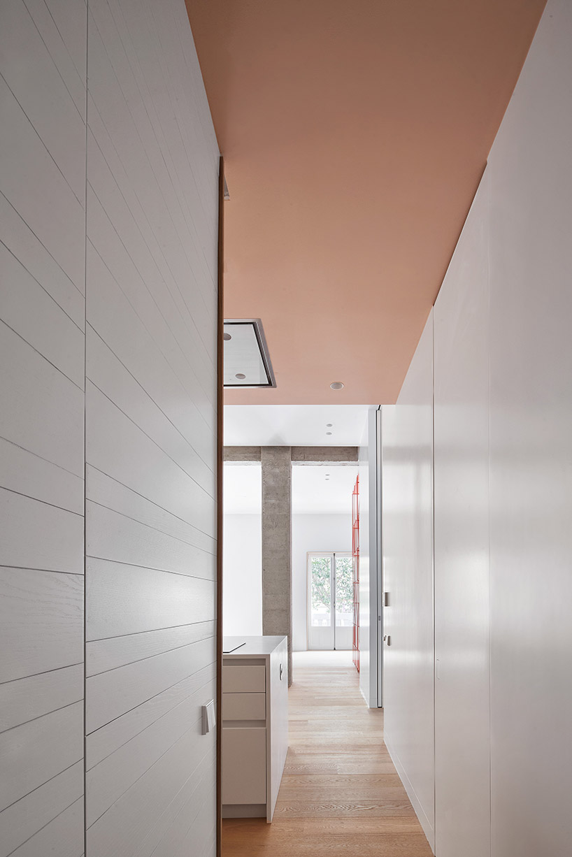 10-lucas-y-hernandez-gil-madrid-apartment-coral-painted-metal-shelf-designboom